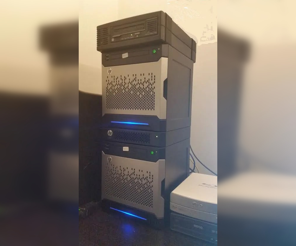 Башня из серверов HPE ProLiant MicroServer Gen8