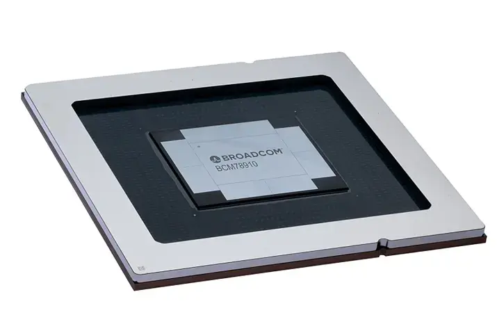 Broadcom начинает поставки Tomahawk 6 - первого в мире коммутатора с пропускной способностью 102,4 Тбит/с